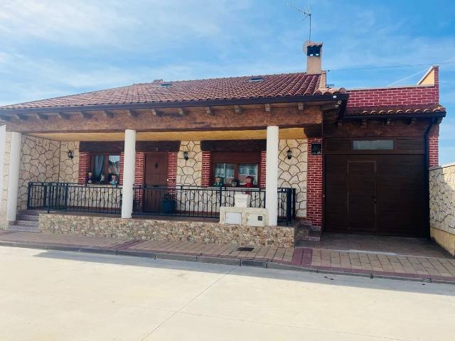 Casa chalet en Venta en Valdestillas