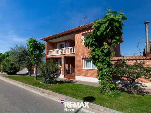 Casa chalet en Venta en Valdestillas