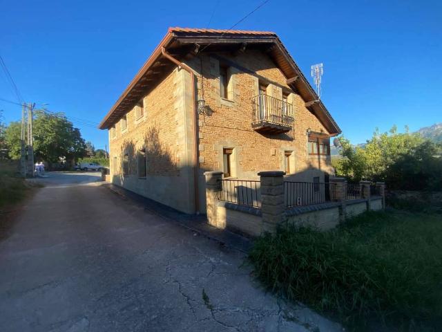 Casa chalet en Venta en Valle de Mena