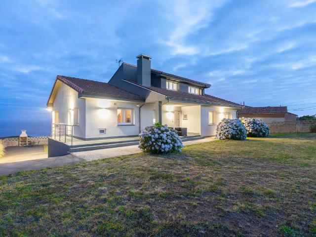 Casa chalet en Venta en Verdicio Bañugues Cabo Peña