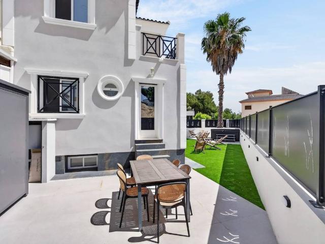 Casa chalet en Venta en Villamartín Las Filipinas