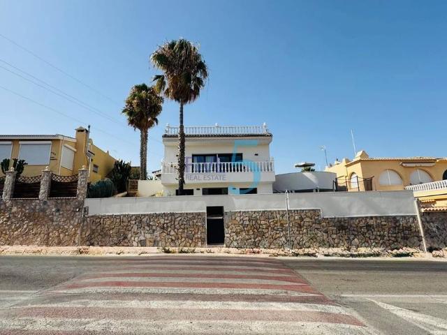 Casa chalet en Venta en Villamartín Las Filipinas