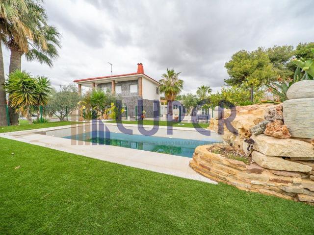 Casa chalet en Venta en Villamontes Boqueres