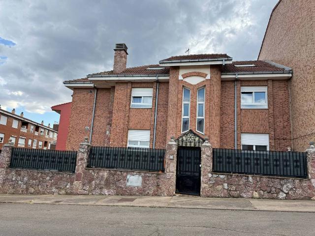 Casa chalet en Venta en Villaquilambre