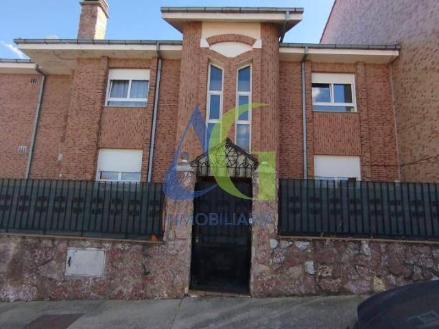 Casa chalet en Venta en Villaquilambre
