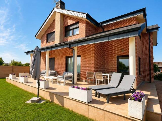 Casa chalet en Venta en Villaquilambre