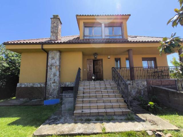 Casa chalet en Venta en Villaturiel
