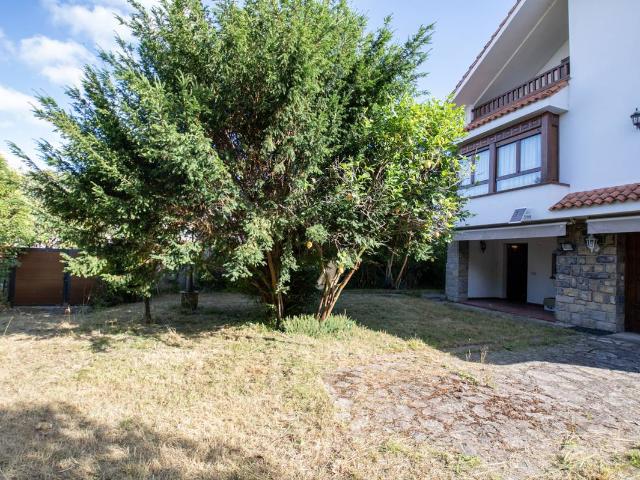 Casa chalet en Venta en Villaviciosa Amandi