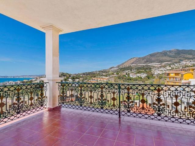 Casa chalet en Venta en Zona Centro Comercial Torrequebrada