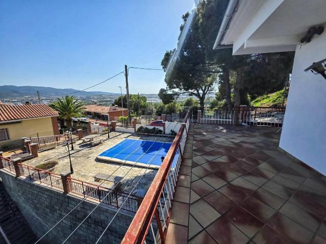 Casa chalet en Venta en Abrera