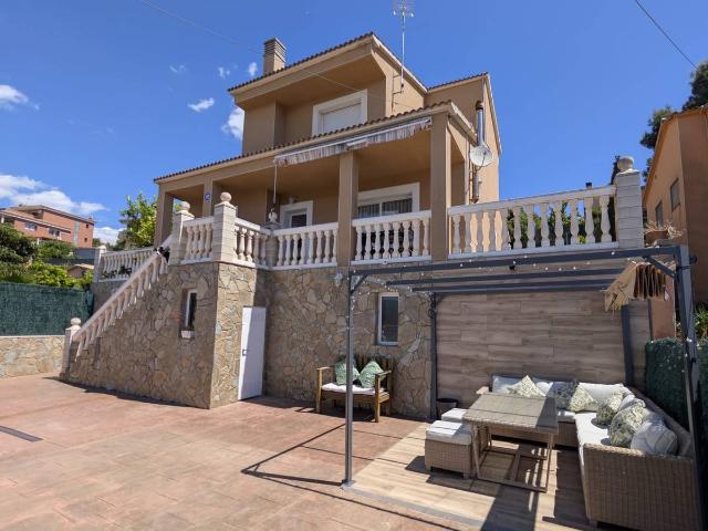 Casa chalet en Venta en Abrera