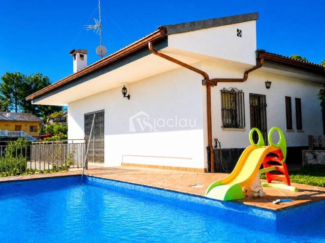 Casa chalet en Venta en Abrera