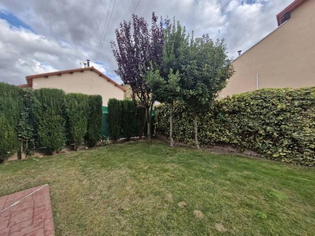 Casa chalet en Venta en Agoncillo