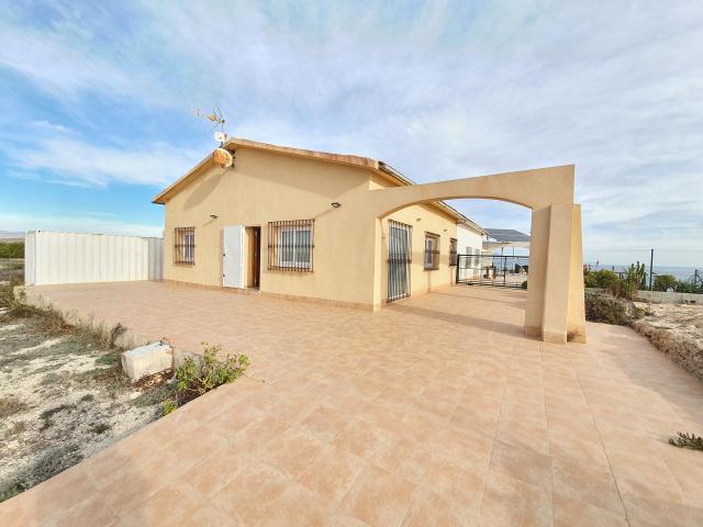 Casa chalet en Venta en Agua Amarga Urbanova