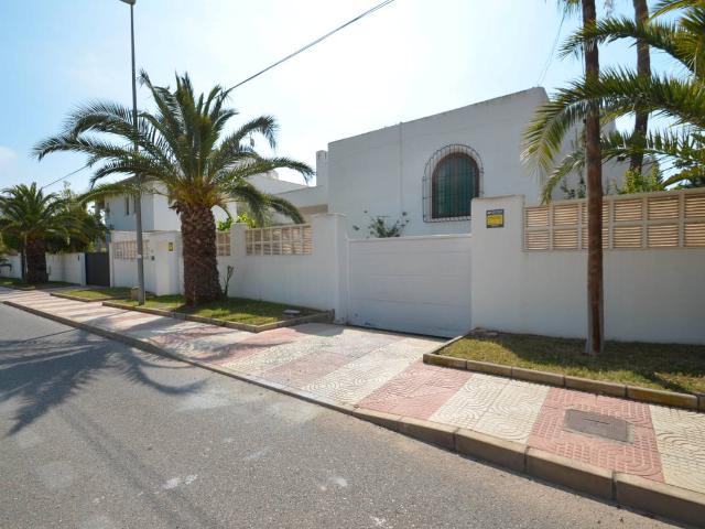 Casa chalet en Venta en Aguadulce Sur