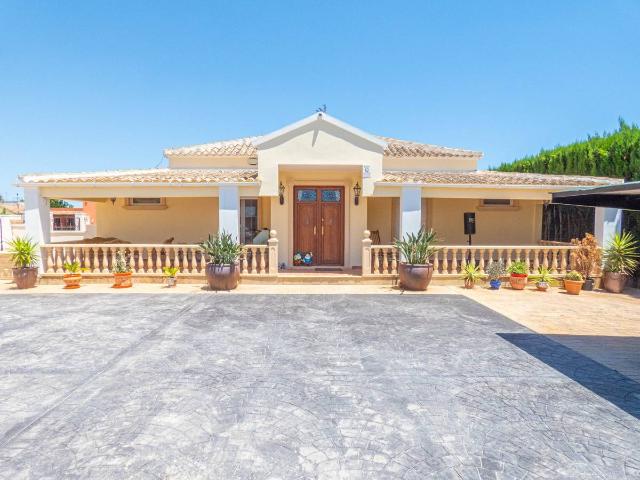 Casa chalet en Venta en Almoradí