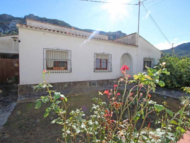 Casa chalet en Venta en Alcalalí