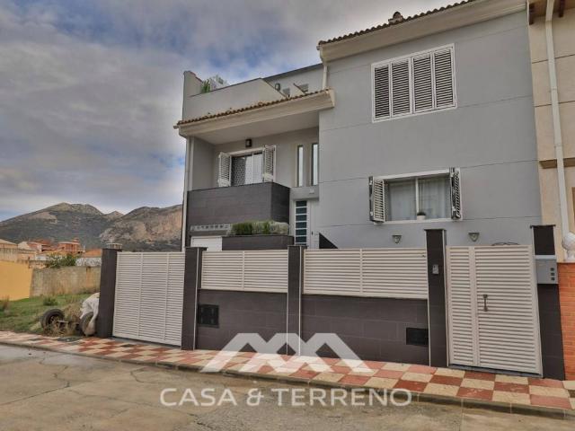 Casa chalet en Venta en Alfarnate