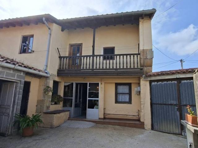 Casa chalet en Venta en Alfoz de Lloredo