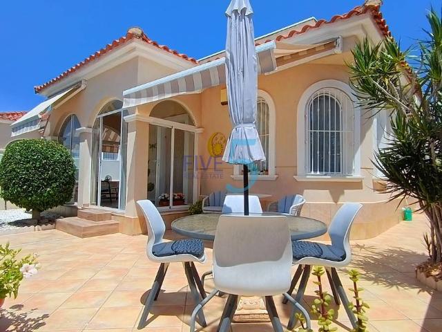 Casa chalet en Venta en Algorfa