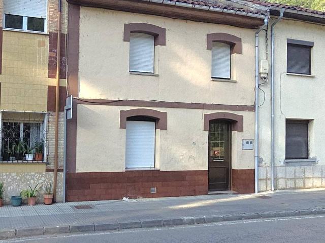 Casa chalet en Venta en Aller