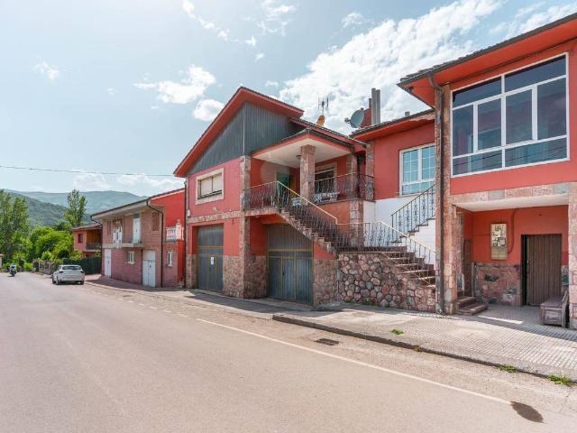 Casa chalet en Venta en Aller