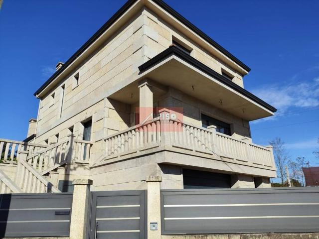 Casa chalet en Venta en Barbadás