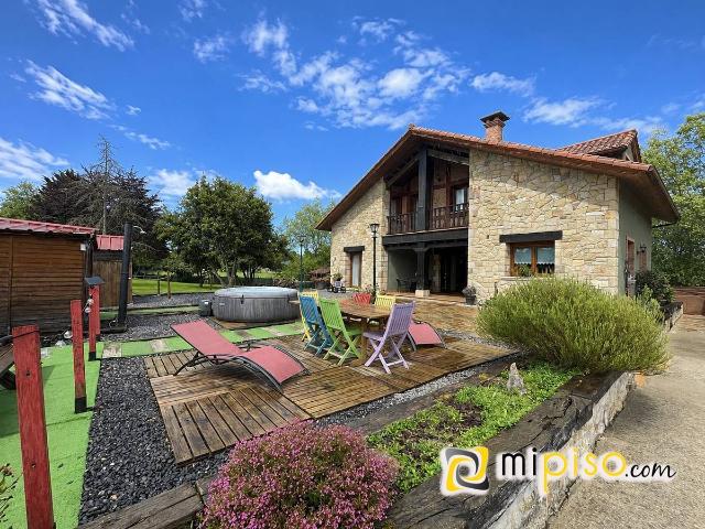 Casa chalet en Venta en Bárcena de Cicero