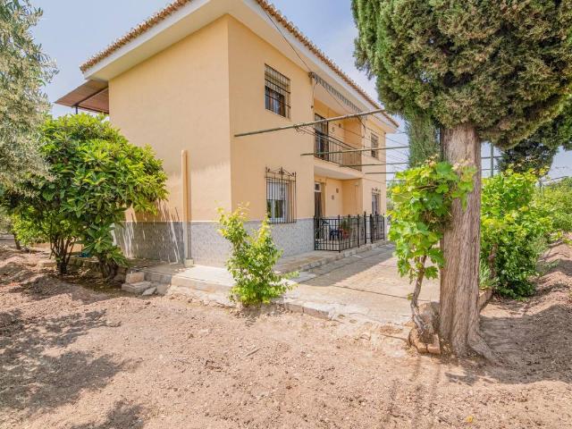 Casa chalet en Venta en Baza