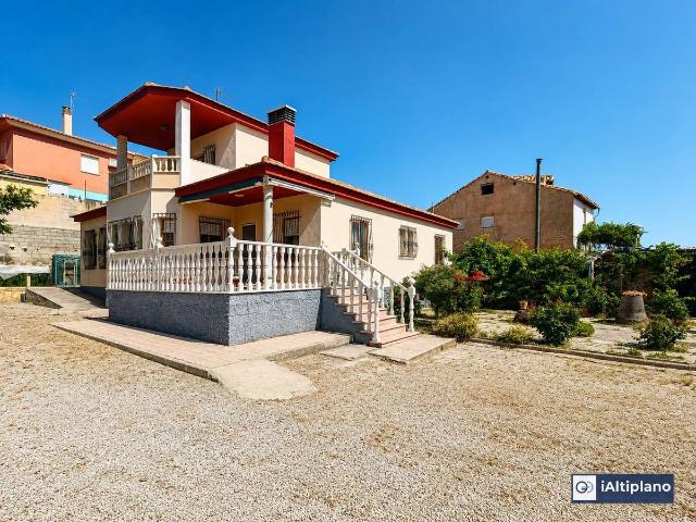 Casa chalet en Venta en Baza