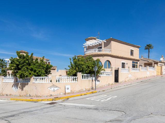 Casa chalet en Venta en Benijófar