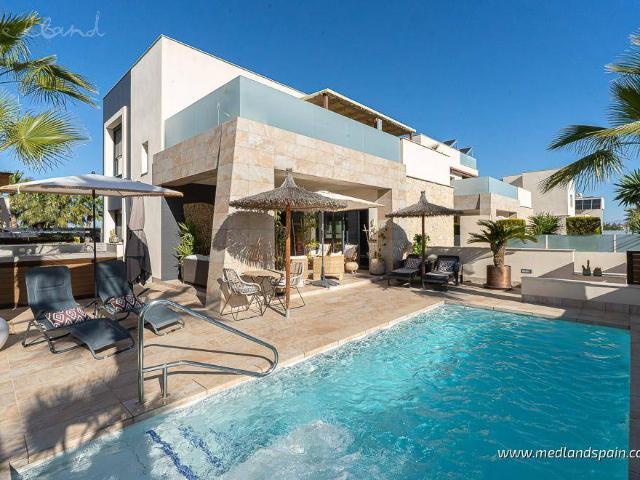 Casa chalet en Venta en Benijófar