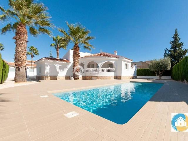 Casa chalet en Venta en Benijófar
