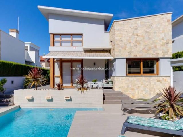 Casa chalet en Venta en Benijófar