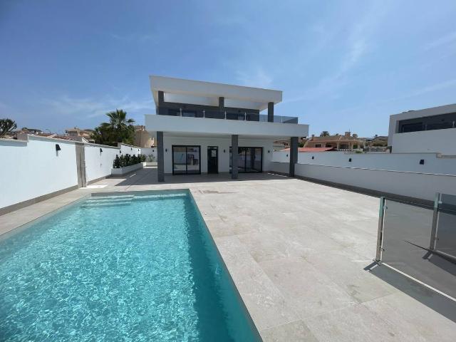 Casa chalet en Venta en Benijófar