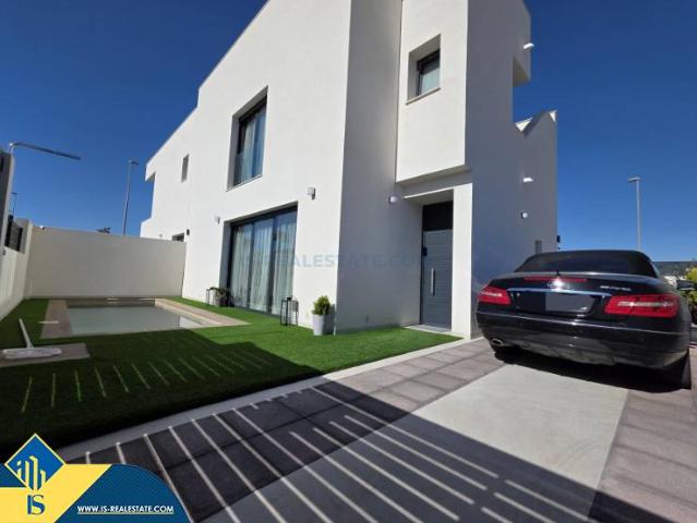 Casa chalet en Venta en Benijófar