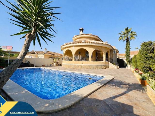Casa chalet en Venta en Benijófar