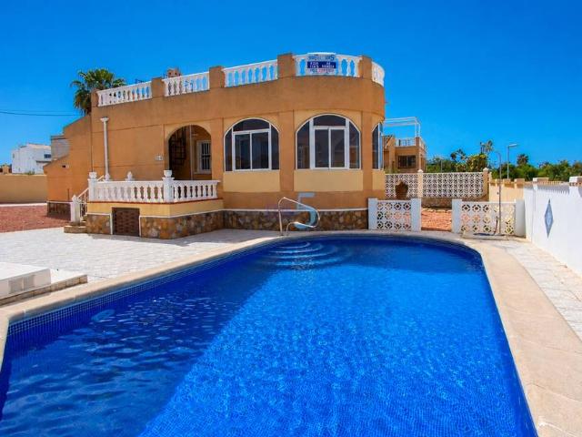 Casa chalet en Venta en Benijófar