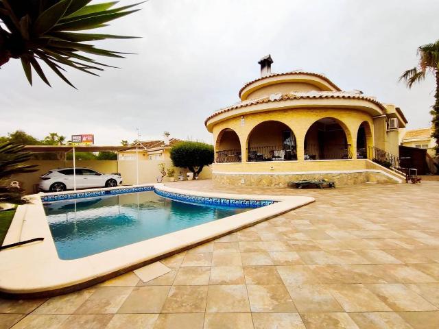 Casa chalet en Venta en Benijófar