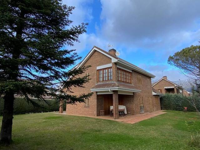 Casa chalet en Venta en Becerril de la Sierra