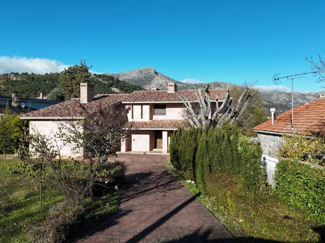 Casa chalet en Venta en Becerril de la Sierra
