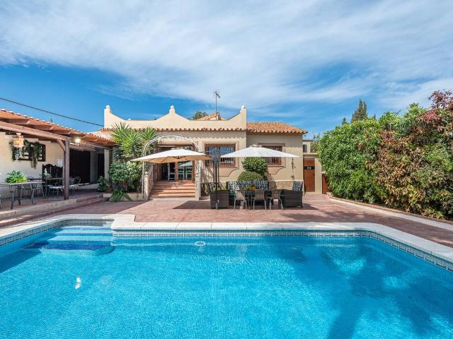 Casa chalet en Venta en Bello Horizonte Lindasol