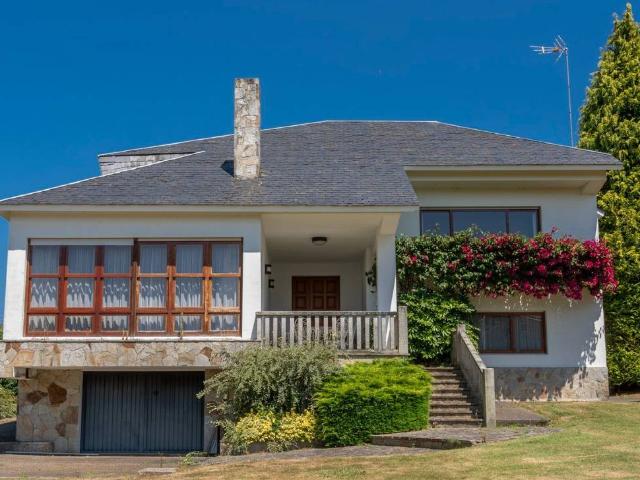 Casa chalet en Venta en Bergondo