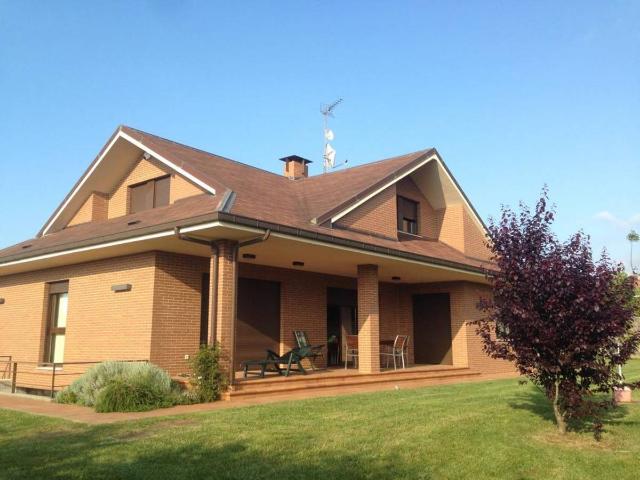 Casa chalet en Venta en Bernueces