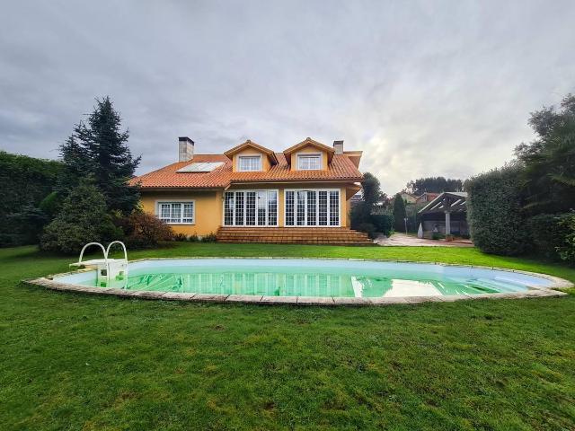 Casa chalet en Venta en Cambre