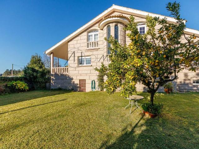 Casa chalet en Venta en Camos