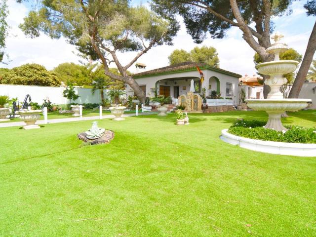Casa chalet en Venta en Campoamor