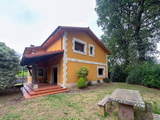 Casa chalet en Venta en Cabezón de la Sal