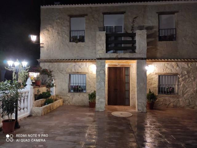 Casa chalet en Venta en Cabra