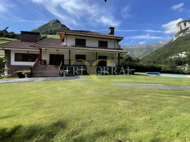 Casa chalet en Venta en Cabrales